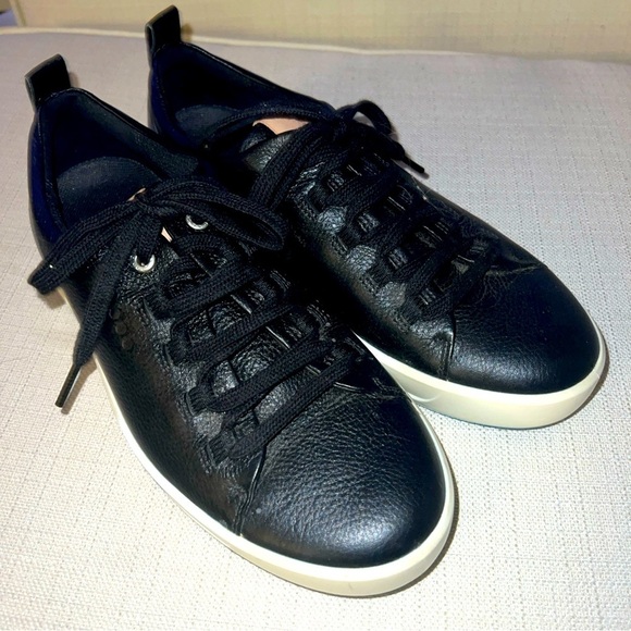 Ecco Womens Size 9W Golf Shoe Black Leather Lace Up Sneaker Spikeless Sneaker - Picture 1 of 11